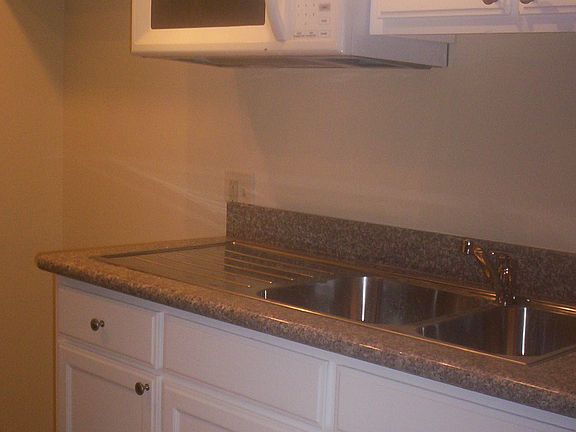 4th image of 225 W 6th St APT 215