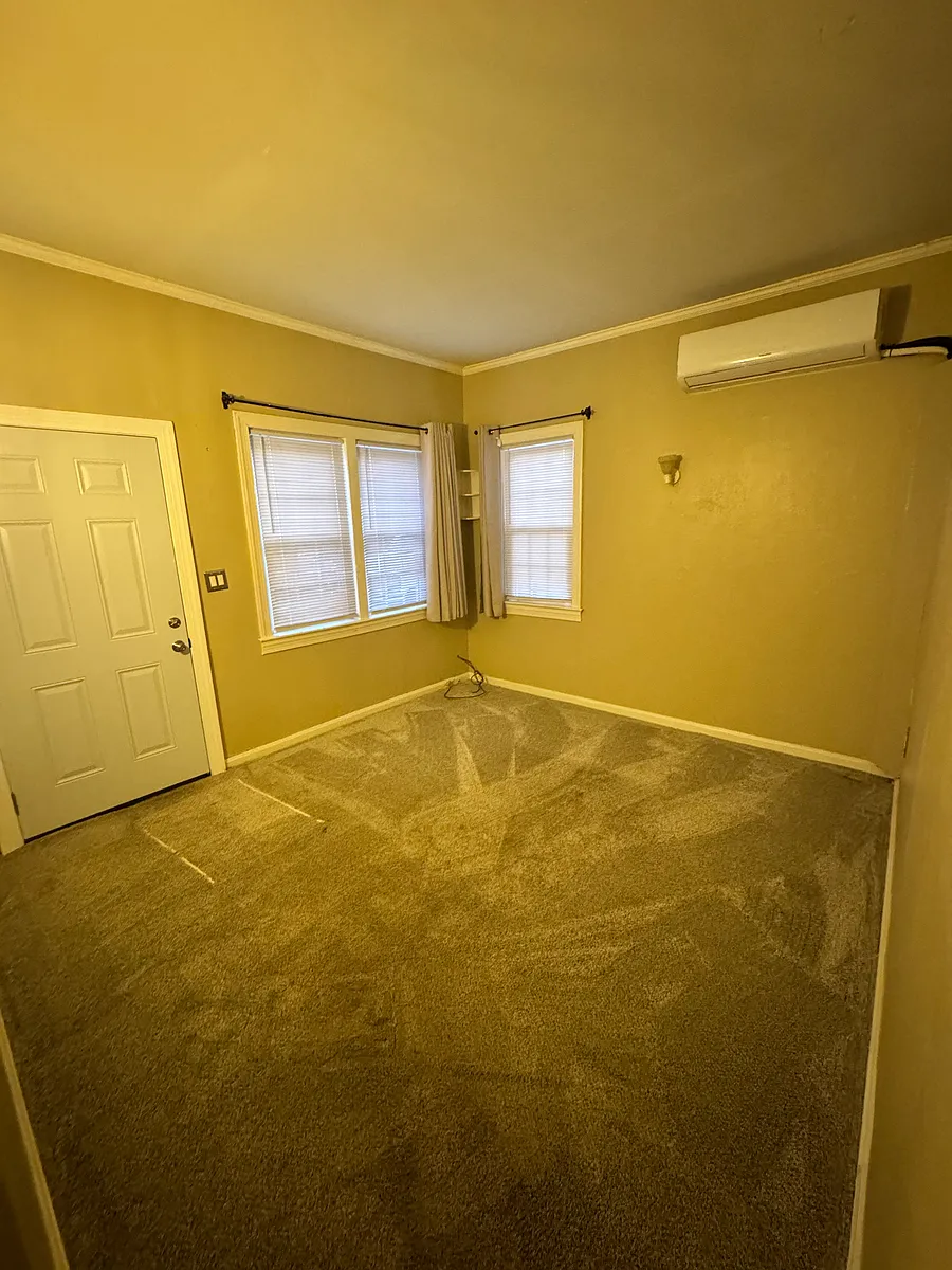 Building Photo - 305 4th Ave #1