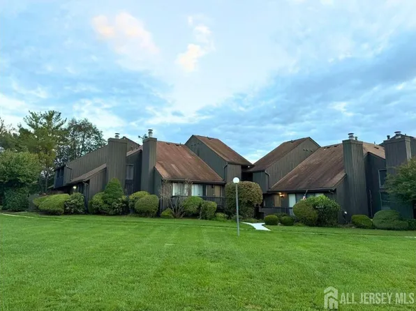 11 Westgate Dr, Edison, NJ 08820