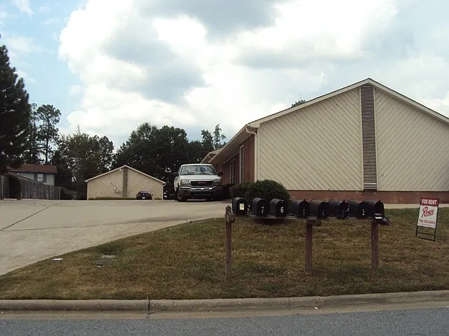 6904 Bullet Blvd