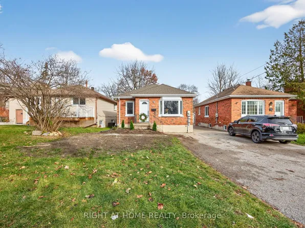 25 Thomson St, Barrie, ON L4N 1X4