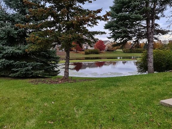 2nd image of 1941 Golfview Ln