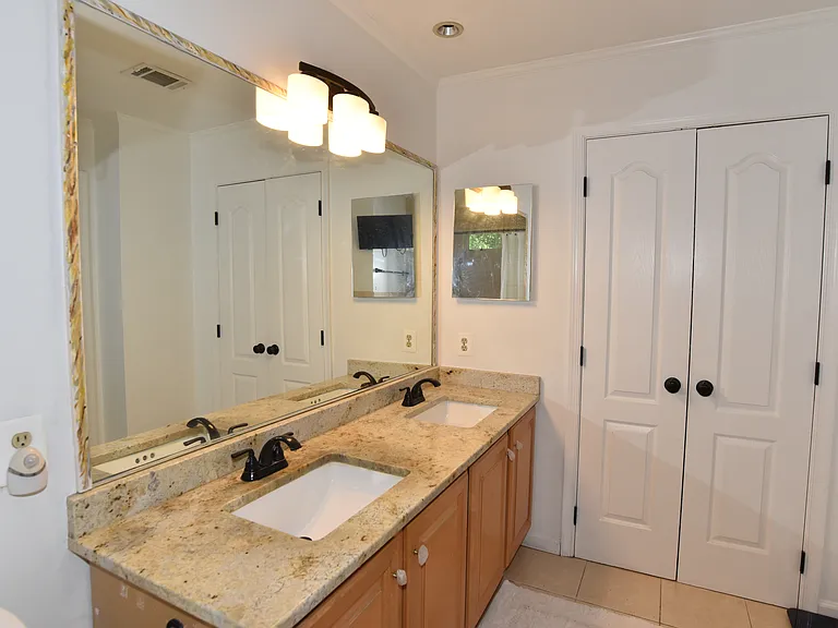 8159 Landfall Ct — Photo 35