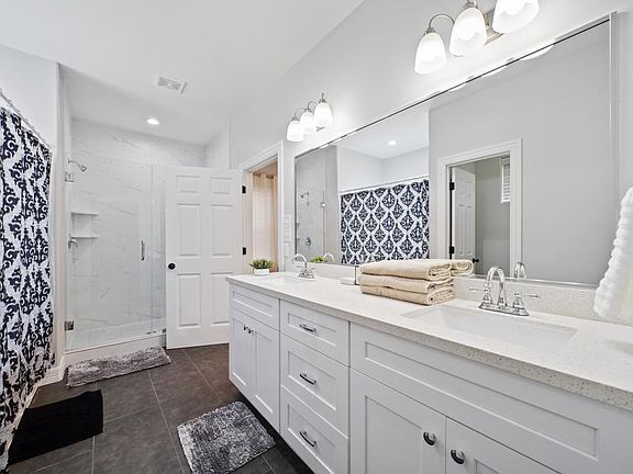 4th image of 9605 Buffum St