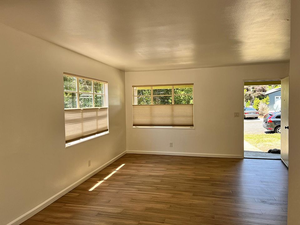 1st image of 115 Del Norte Way