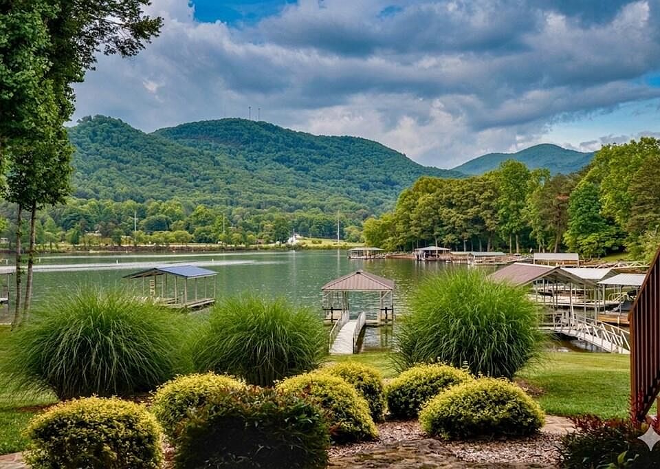 2nd image of 577 Beech Cove Dr