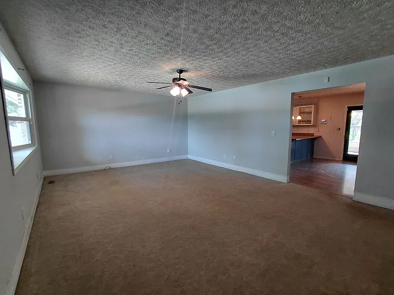 14490 Hilltop Rd — Photo 5