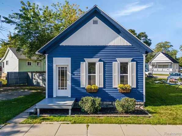 1134 Water St, Port Huron, MI 48060