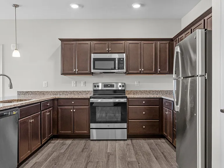 170 Grove Cir #103 — Photo 8
