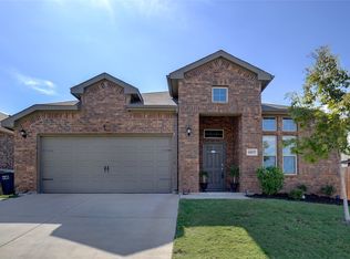 10857 Live Oak Creek Dr, Fort Worth, TX 76108