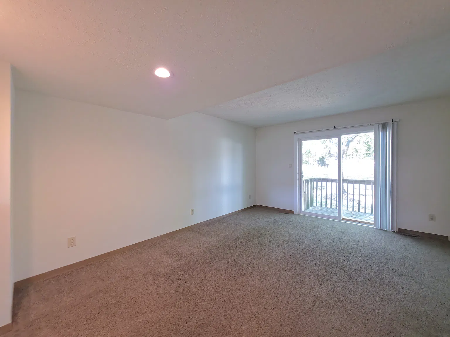 2 bed, 1.5 bath, 1395 sqft, $1,200 — Photo 1