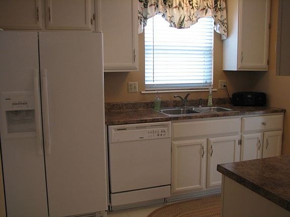 4th image of 3922 Lexington Dr NE #1