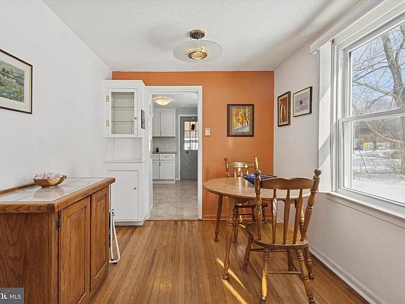 4th image of 2305 Triebel Rd