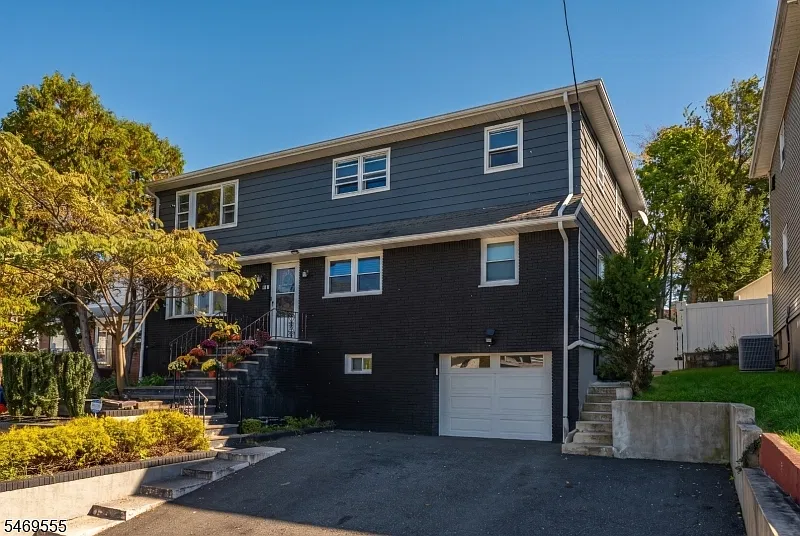 3 bed, 1.0 bath, $3,000 — Photo 2