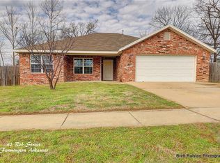 42 E Rob St, Farmington, AR 72730