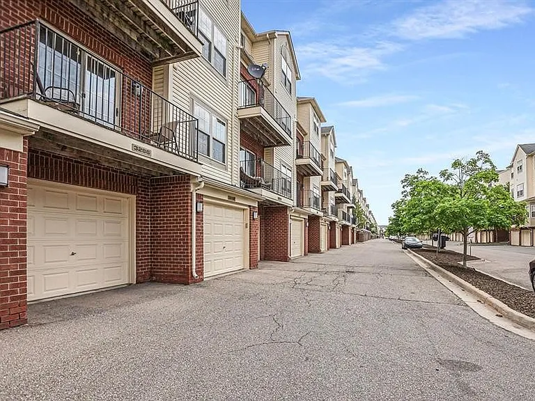 3286 Camden Dr #1 — Photo 19