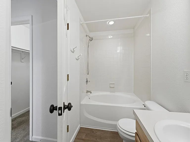 5225 White Willow Dr #L210 — Photo 12
