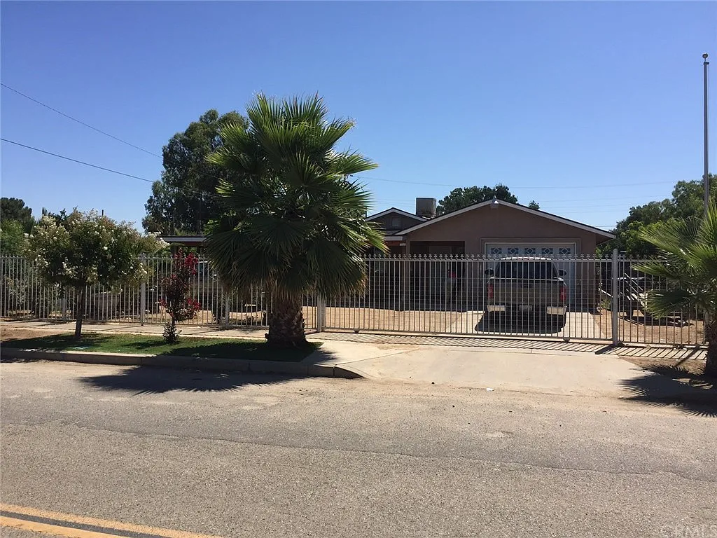 22571 Maple St photo 1