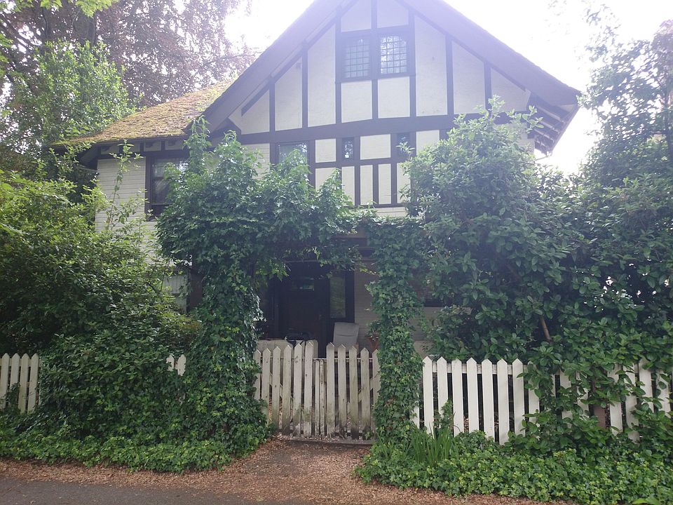 2nd image of 611 13th Ave E