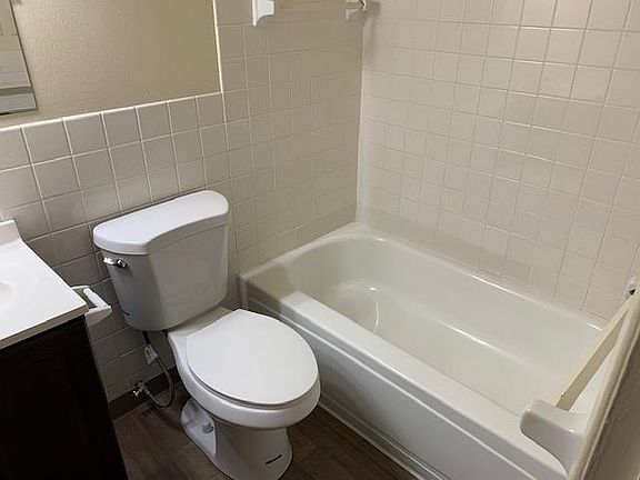 3rd image of 634 E Buchtel Ave APT 111