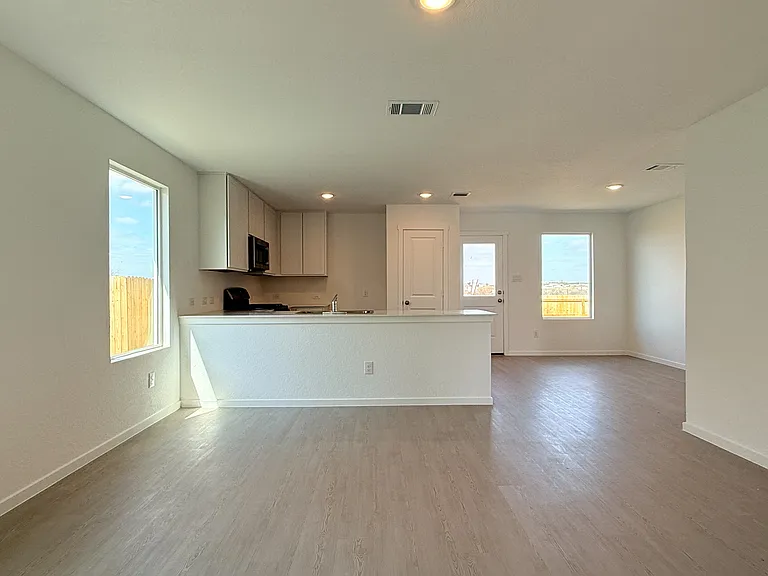 3195 Dispatch Dr — Photo 3