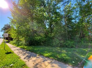 Park Ave, Chardon, OH 44024