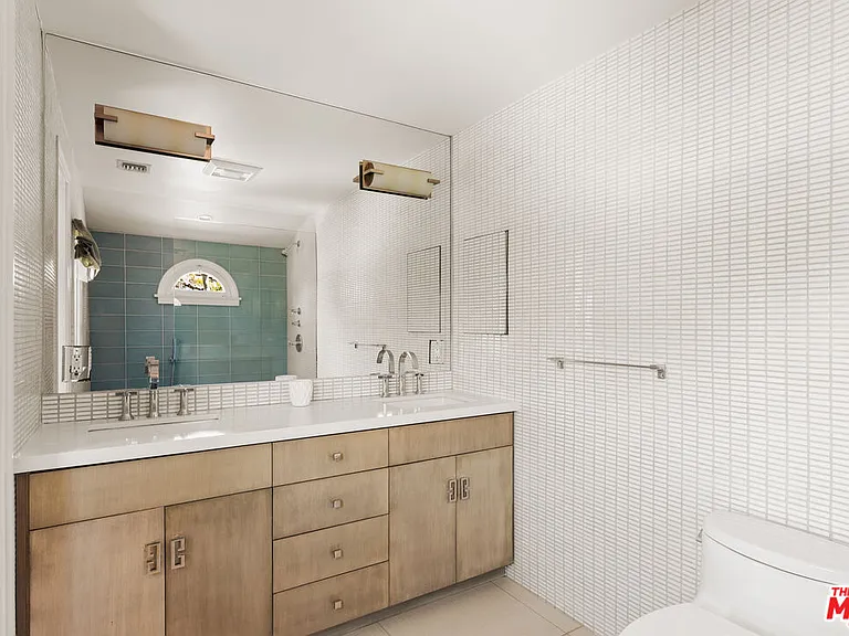 647 Toyopa Dr — Photo 19