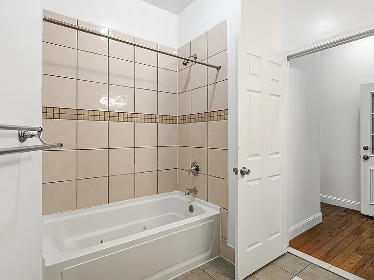 1231 W Allegheny Ave #1 — Photo 4