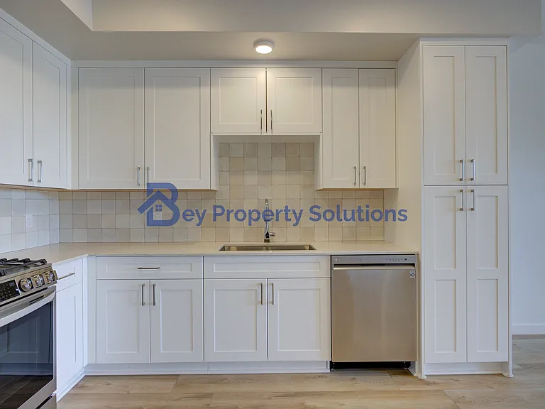 2475 Victoria Ave #304 — Photo 6