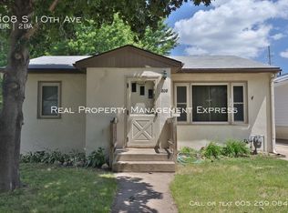 808 S 10th Ave, Sioux Falls, SD 57104