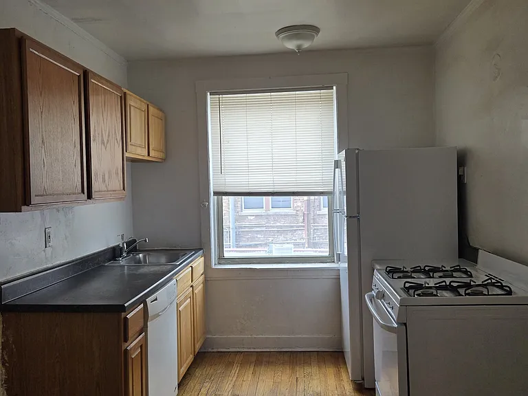 2348 W Touhy Ave #2H — Photo 2