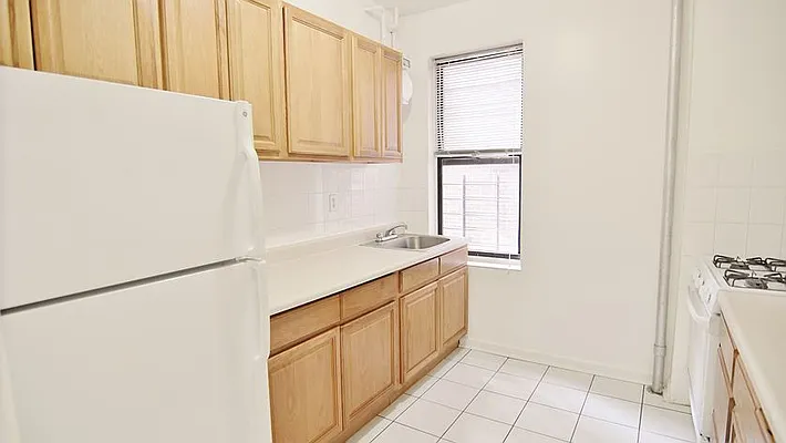Rented by Park Property Advisors | media 4