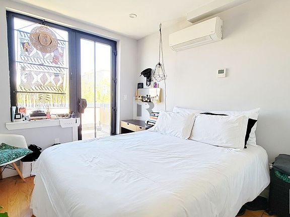 4th image of 971 Lafayette Ave #4