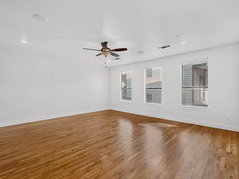 4950 Cedar Springs Rd #301 — Photo 8