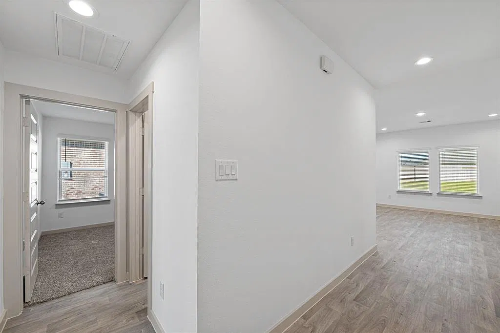 3 bed, 2.0 bath, $2,550 — Photo 2