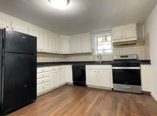 52 Phipps St, Quincy, MA 02169