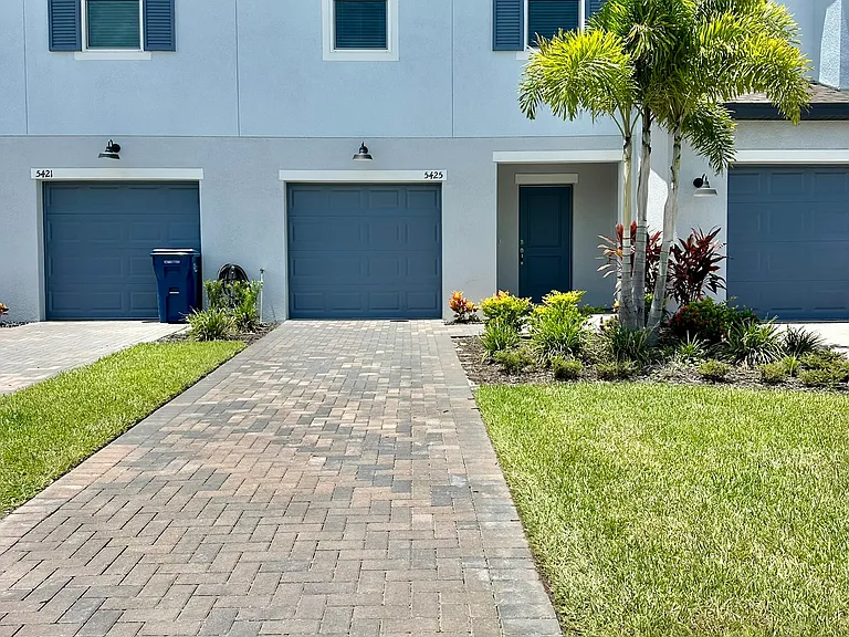 5425 Tripoli Dr — Photo 1