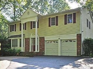 49 Kendrick Ln, Dix Hills, NY 11746