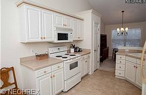 2nd image of 10255 Honeysuckle Ln
