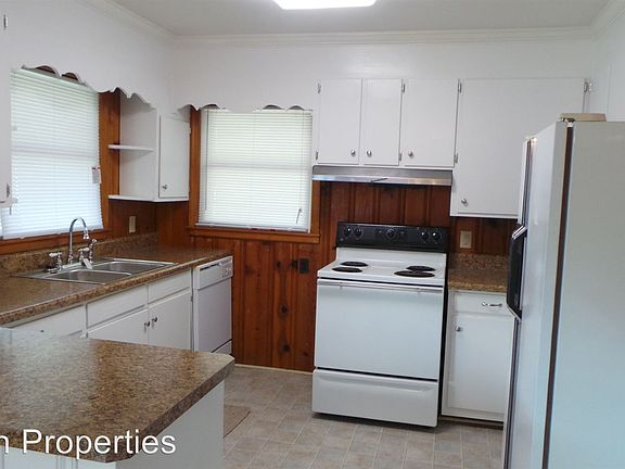 3rd image of 818 Springwood Ave