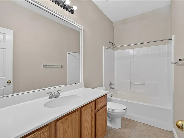 5912 Meadowglen Dr — Photo 12