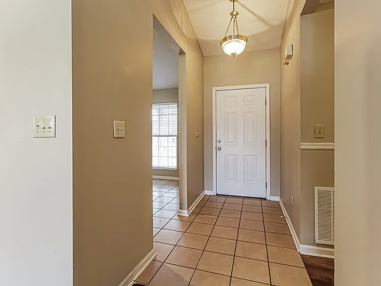 5384 Lakeside Manor Dr — Photo 4