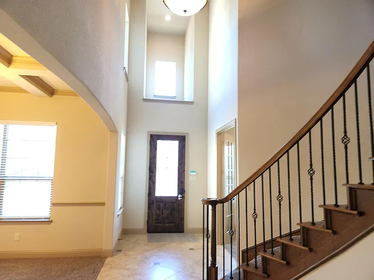 1016 Taylor Dr — Photo 6