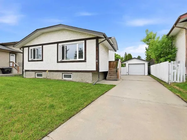 10 S Opal Close, Lacombe, AB T4L 1P9