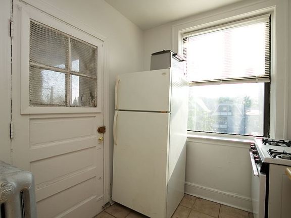 4th image of 2334 N Spaulding Ave #A4