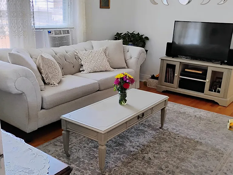 2712 W Evergreen Ave #1R — Photo 2