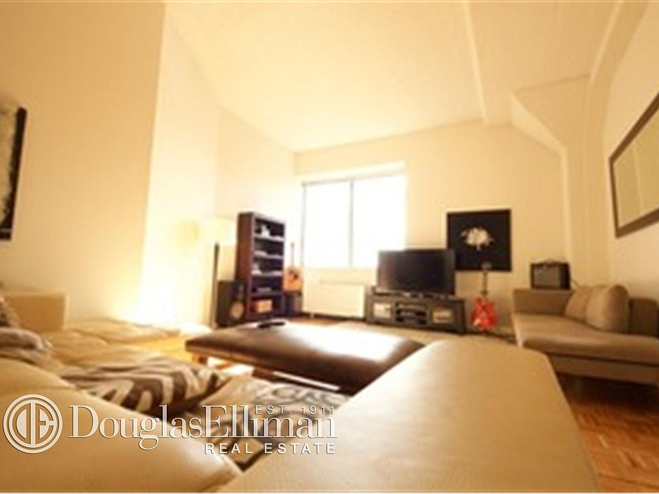 2nd image of 95 Horatio St APT 2R