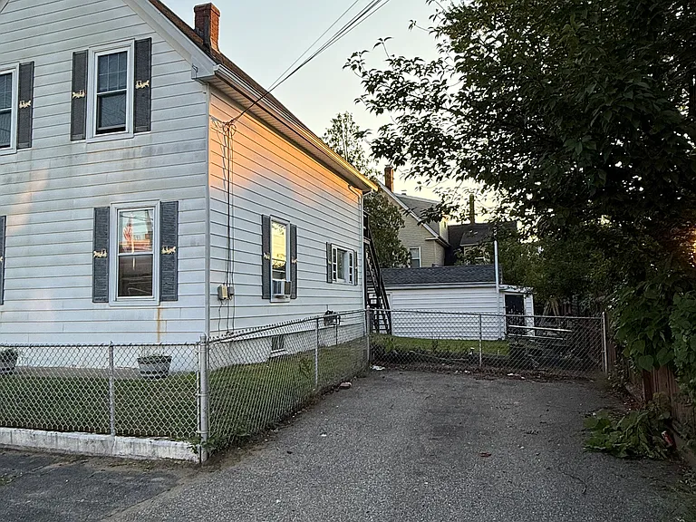 136 Hall St #2 — Photo 10