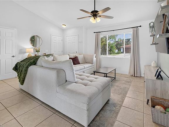 3rd image of 9197 Pomelo RD E