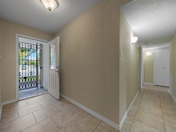 5th image of 3410 Maple Ln